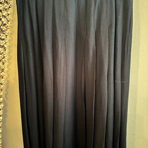 Black Pleated Skirt  Size 6  Jones new York